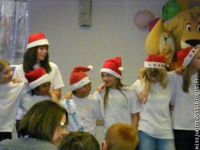 Les filles du comité junior avec Léana miss junior 2011